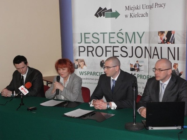 Porozumienie podpisali dyrektor MUP w Kielcach Halina Czerniak oraz Radosław Żemło, menedżer sprzedaży makroregionu południe Grupy Pracuj Pl.