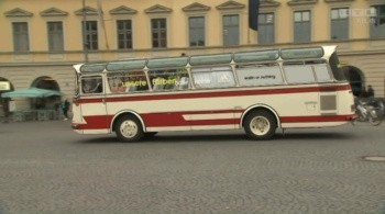 Bus kibica, w którym nowe stroje promują piłkarze niemieckiej reprezentacji