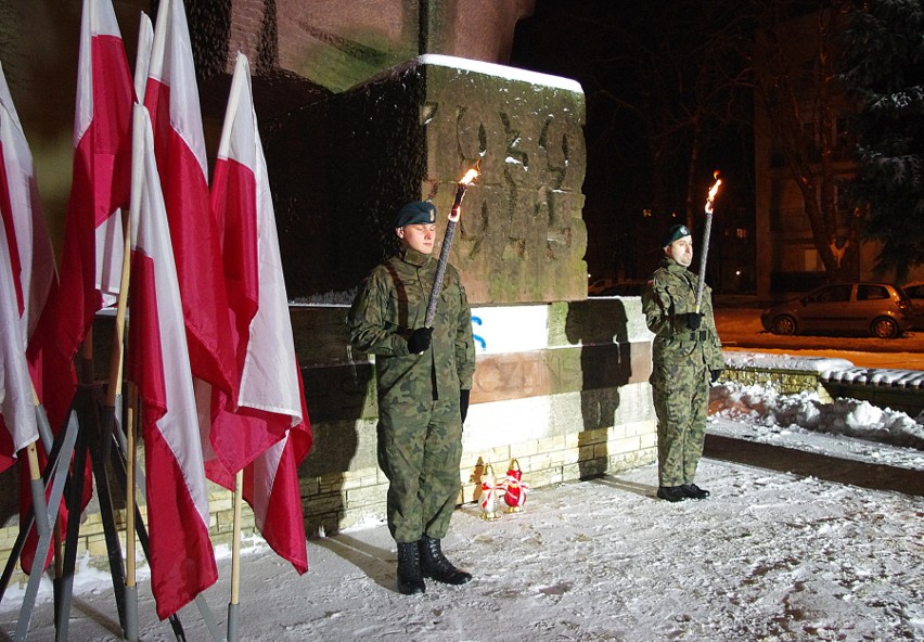 Apel poległych pod pomnikiem partyzantów i legendarnego dowódcy "Jędrusiów" 