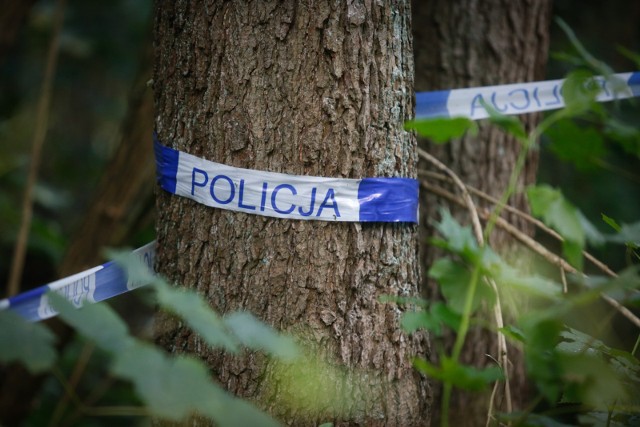 Policjanci odnaleźli 53-latka, który przez pięć nocy ukrywał się w lesie