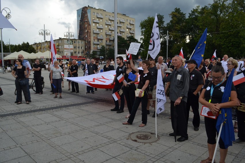 Czarny marsz KOD w Częstochowie