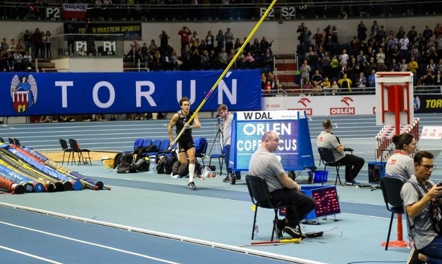 Armand Duplantis pobił w Toruniu rekord świata w skoku o tyczce