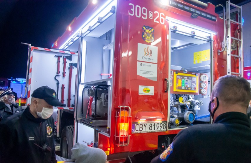Strażacy z Mąkowarska nowy wóz pożarniczy otrzymali w...
