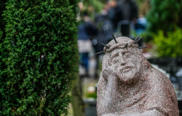 Dziś Dzień Wszystkich Świętych. Na toruńskich cmentarzach odprawione zostaną msze święte. Zobacz o której godzinie.>>>>>CZYTAJ DALEJ