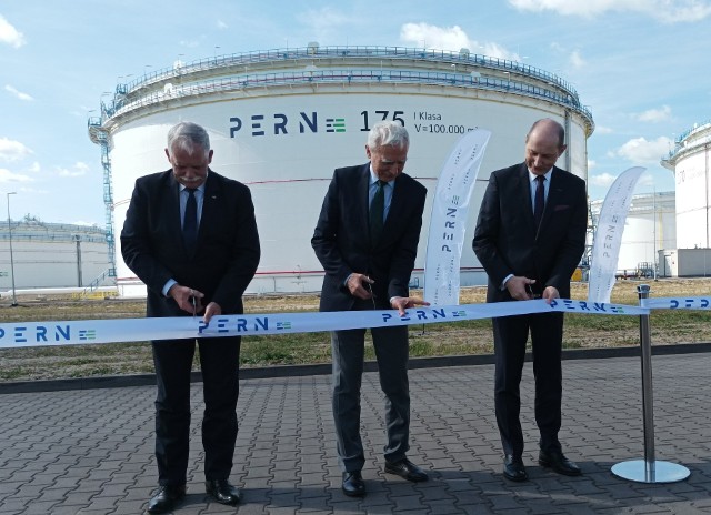 Od lewej: Wicewojewoda Pomorski, Mariusz Łuczyk, Minister Piotr Naimski, sekretarz stanu, pełnomocnik Rządu do spraw Strategicznej Infrastruktury Energetycznej oraz Igor Wasilewski, prezes PERN S.A.