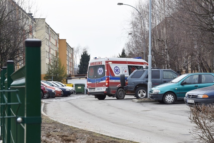 Gorlice. Groził, że wysadzi blok w powietrze. Na miejscu policja, pogotowie ratunkowe, straż pożarna. Nikomu na szczęście nic się nie stało