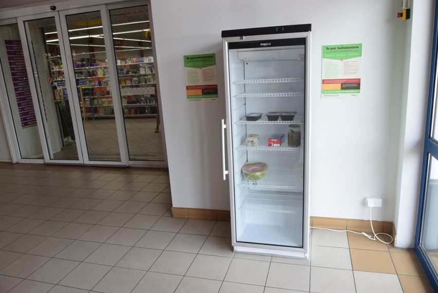 W Tarnowie działa już pierwsza lodówka - "jadłodzielnia"