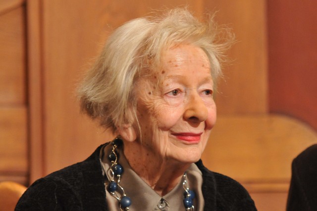 Wisława Szymborska jest bohaterką filmu  "Chwilami życie bywa znośne"