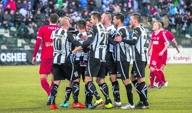 Sandecja ma w tej rundzie dwa oblicza. U siebie wszystko wygrywa, zaś na wyjeździe przegrywa