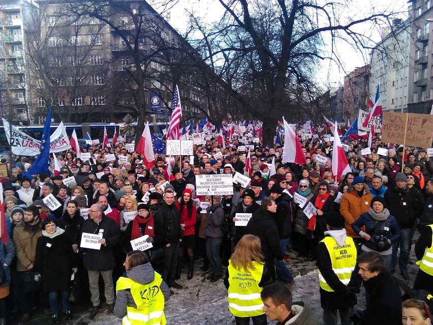 „Precz z cenzurą PiS-u”. Kolejna demonstracja KOD w Krakowie