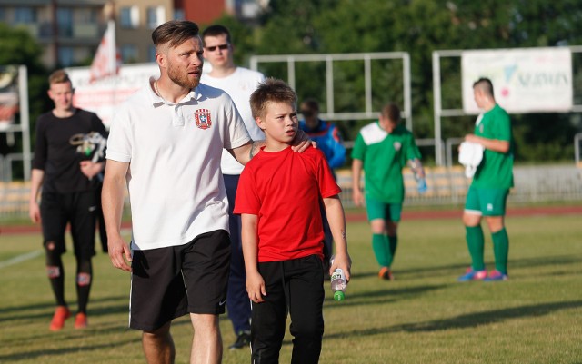 Szymon Szydełko z synem po jednym z meczów Resovii.
