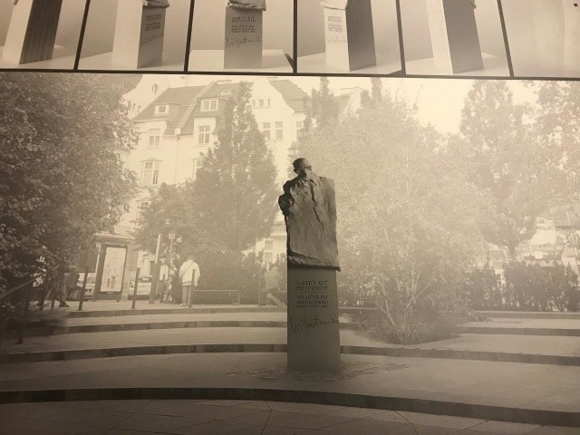 Tak wyglądał projekt pomnika Władysława Bartoszewskiego autorstwa Jacka Kicińskiego jeszcze przed naniesieniem poprawek