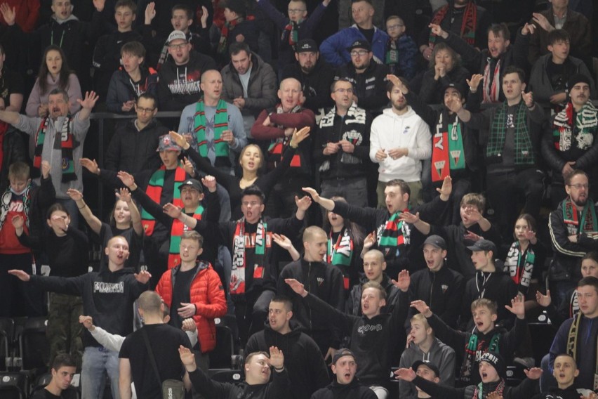 Hokeiści GKS Katowice odczarowali Stadion Zimowy i pokonali...