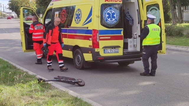 Samochód potrącił hulajnogę na ścieżce rowerowej w Piotrkowie. Ranna została dziewczynka przejeżdżająca po ścieżce rowerowej na pasach przy ulicy Żelaznej.