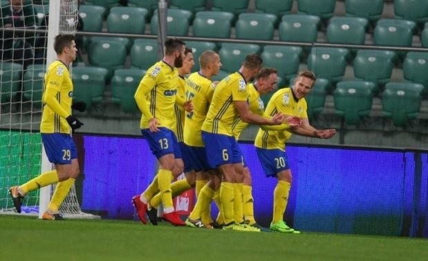 Piłkarska ekstraklasa. Złe wieści. Rywale uciekają i gonią ŁKS