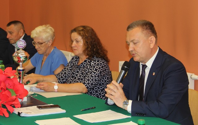 Od lewej: Waldemar Jach, wiceprzewodniczący Rady Miejskiej, Teodozja Nowak, kierownik biura Rady Gminy, Danuta Mochocka, przewodnicząca Rady Miejskiej, burmistrz Robert Jaworski. 