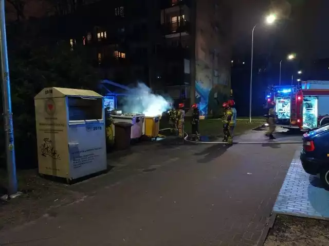 Śmietniki przy ulicy Wojska Polskiego podpalono w tym roku trzykrotnie