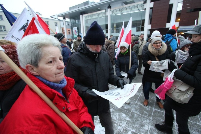 Protest w Kielcach przeciwko rządowi: -  To już przechodzi wszelkie granice