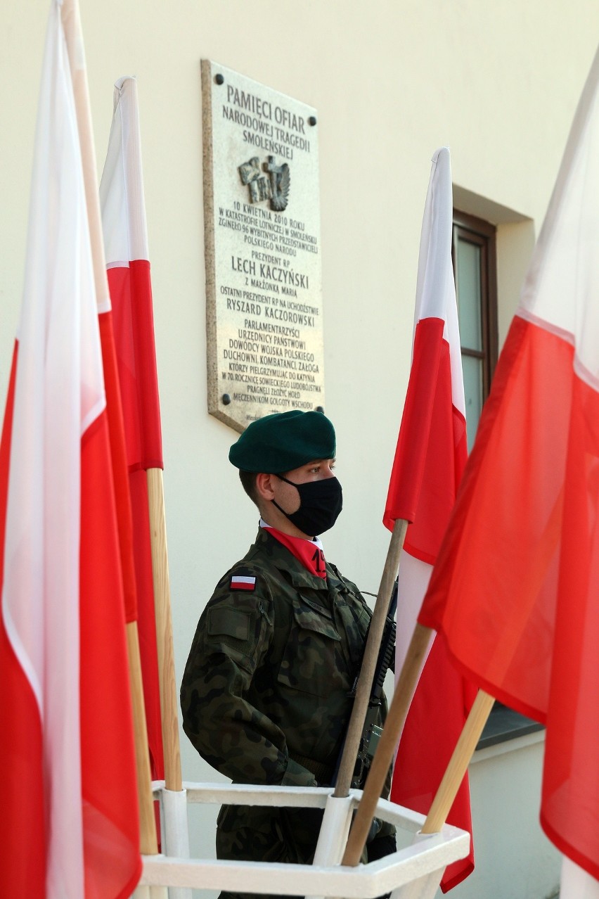 Lublin: 11. rocznica katastrofy smoleńskiej. Obchody na placu Litewskim w Lublinie. Zobacz zdjęcia