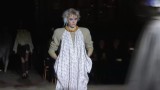 Ekologiczny pokaz Vivienne Westwood. Modelki miały we włosach... puszki