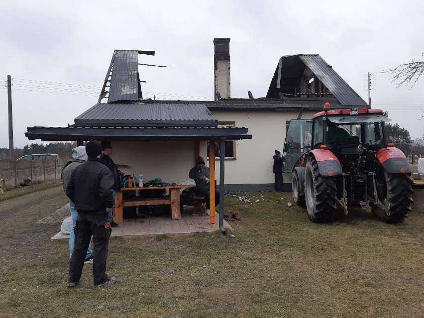 Pożar w gminie Szulborze Wielkie. Trwa zbiórka dla pogorzelców. 6.03.2021 spłonął dom, straty są ogromne (zdjęcia)