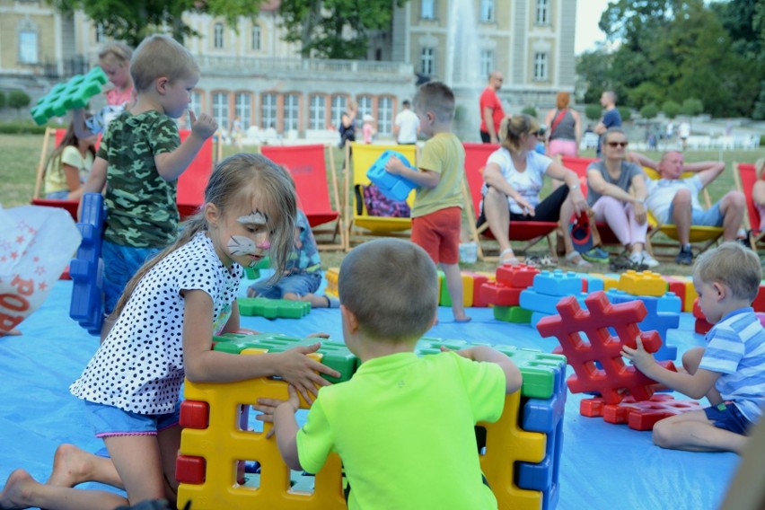 "Zaparkuj na kocyku przed Pałacem Książęcym" - pod takim...