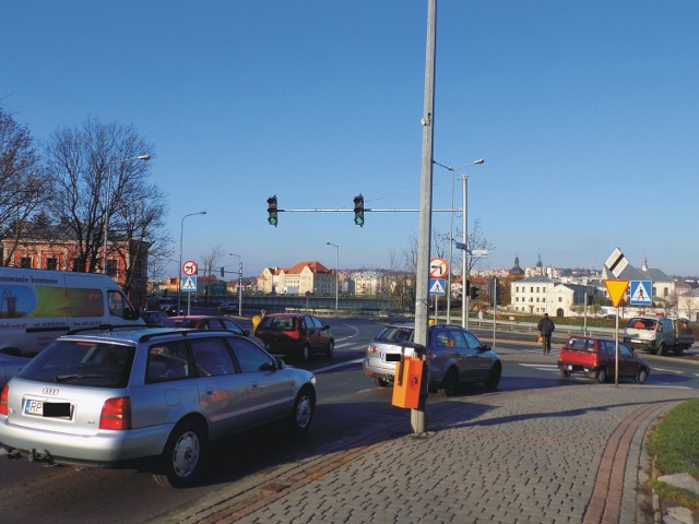 Ul. Jagiellońska w Przemyślu, na odcinku od Pl. na Bramie aż do Mostu Orląt Przemyskich w godzinach rannych i popołudniowych jest zawsze zakorkowana.