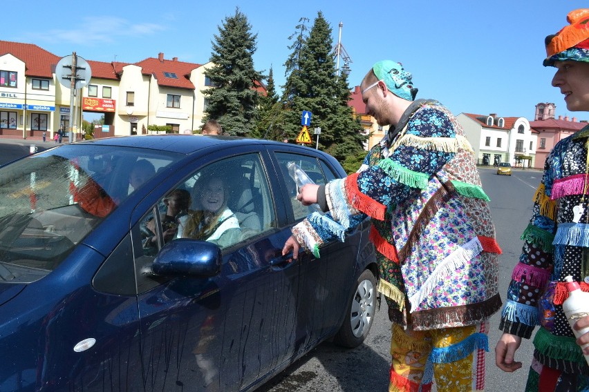 Wilamowskie śmiergusty 2014, czyli leją od samego rana