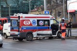 Karetka zderzyła się z samochodem osobowym w centrum Częstochowy ZDJĘCIA Nikt nie ucierpiał, ale utrudnienia w ruchu są poważne
