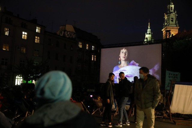 W plenerowym kinie pod Wawelem odbyła się światowa premiera filmu "Siostry Rzeki"