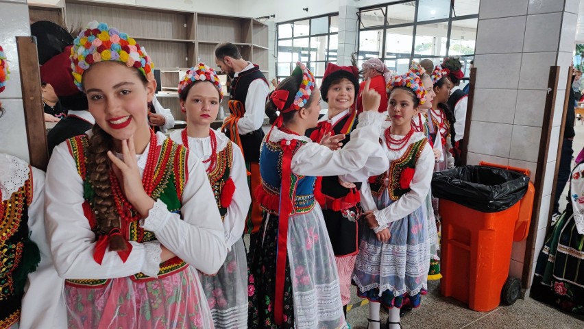 Nawet w dalekiej Brazylii młodzież tańczy mazurki i...