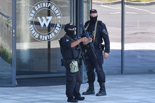 Policja i FSB pojawiły się w petersburskiej siedzibie Grupy Wagnera tuż po wybuchu buntu
