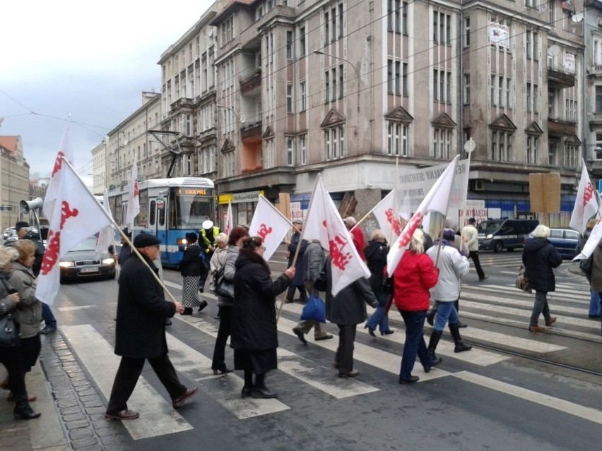 Wrocław: Emeryci blokowali ul. Piłsudskiego [ZDJĘCIA, FILM]