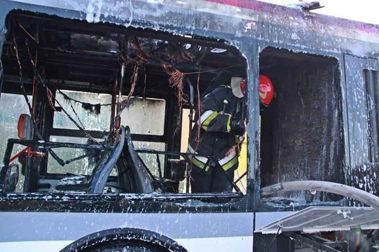 Listopadowy pożar autobusu hybrydowego pod Bydgoszczą w 2015