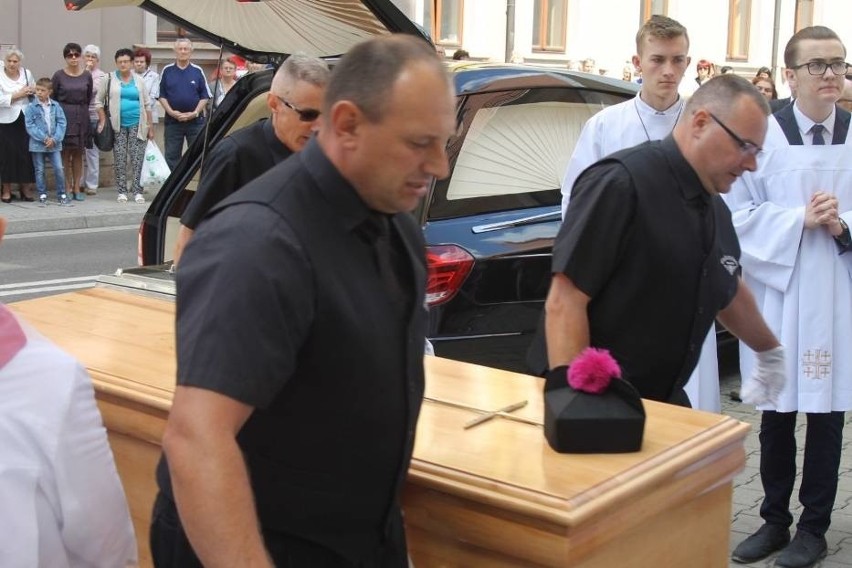 W piątek w Parzynowie odbył się pogrzeb ks. Dariusza...