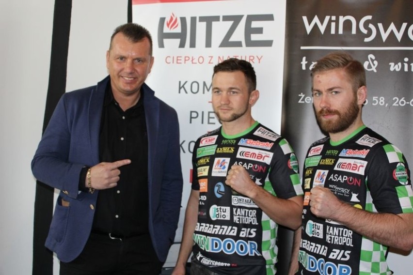 Od lewej: promotor - Mariusz Grabowski, Michał Żeromiński i...