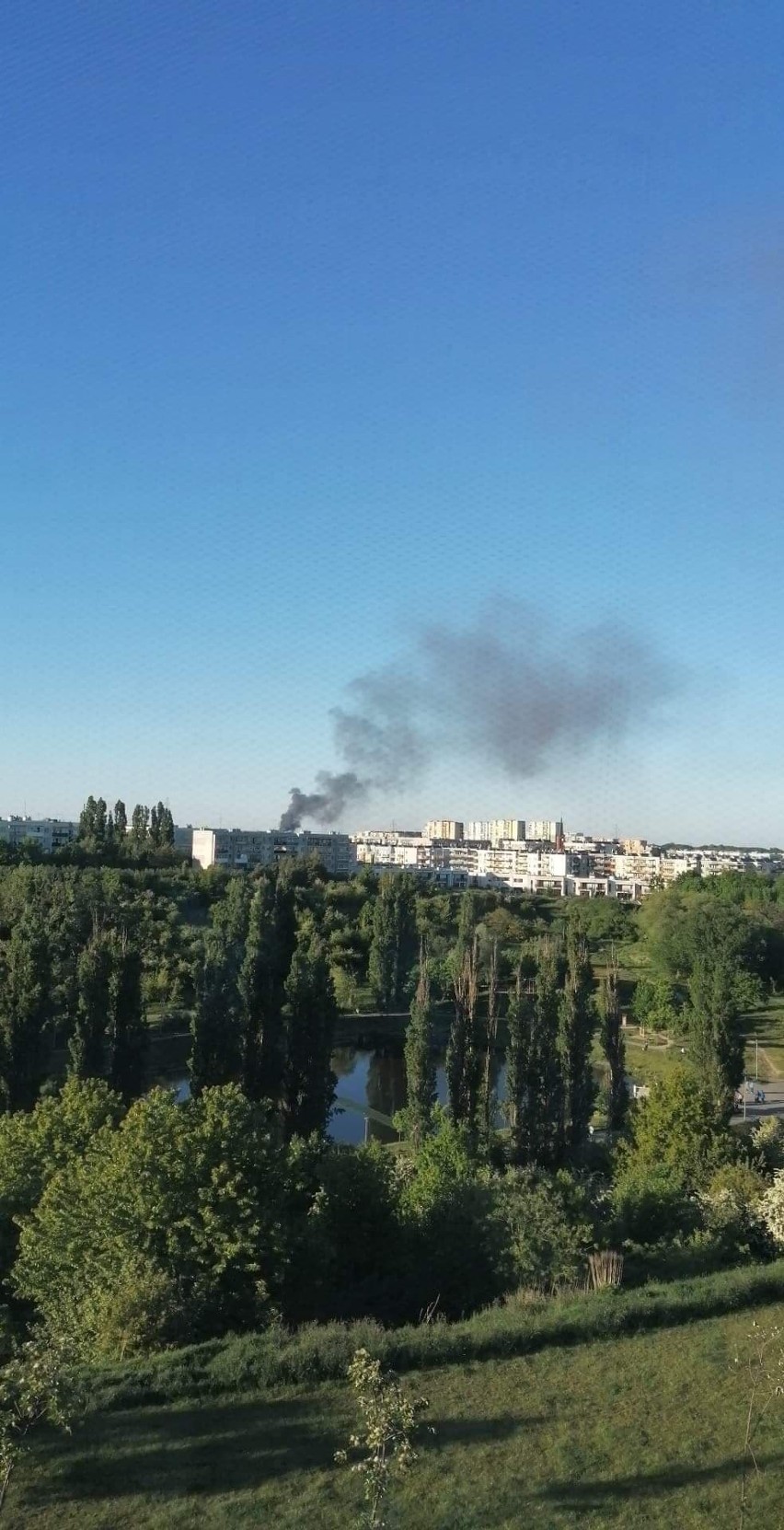 Pożar w centrum Gdańska. Kłęby czarnego dymu nad miastem. We wtorek 2.06.2020 spłonął pustostan przy ul. Kolonia Jordana