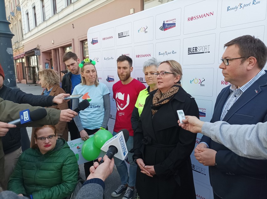 Bieg Ulicą Piotrkowską Rossmann Run w kolorach tęczy dla sześciu fundacji