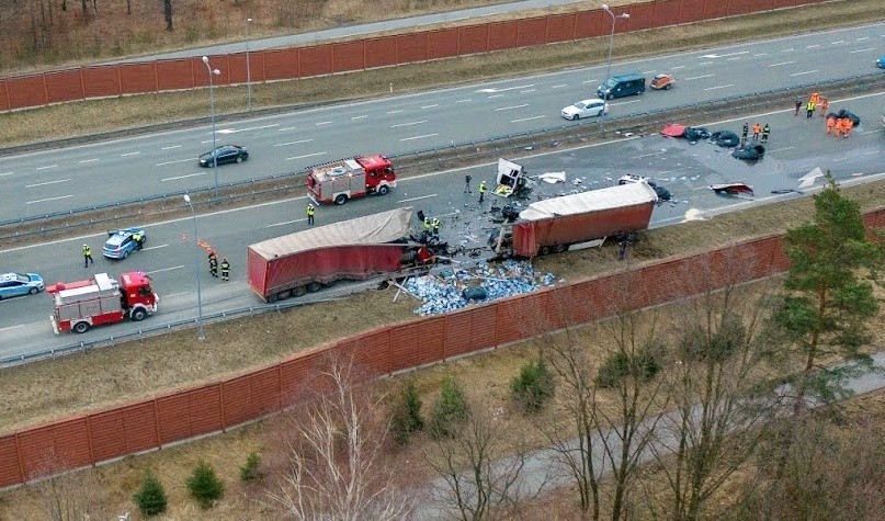W środę na autostradzie A1 doszło do poważnego wypadku dwóch...