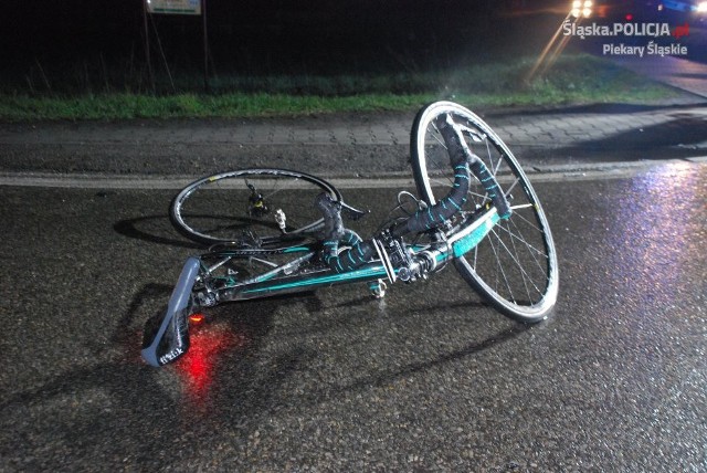Wypadek w Piekarach Śląskich: Potrącony rowerzysta walczy o życie w szpitalu