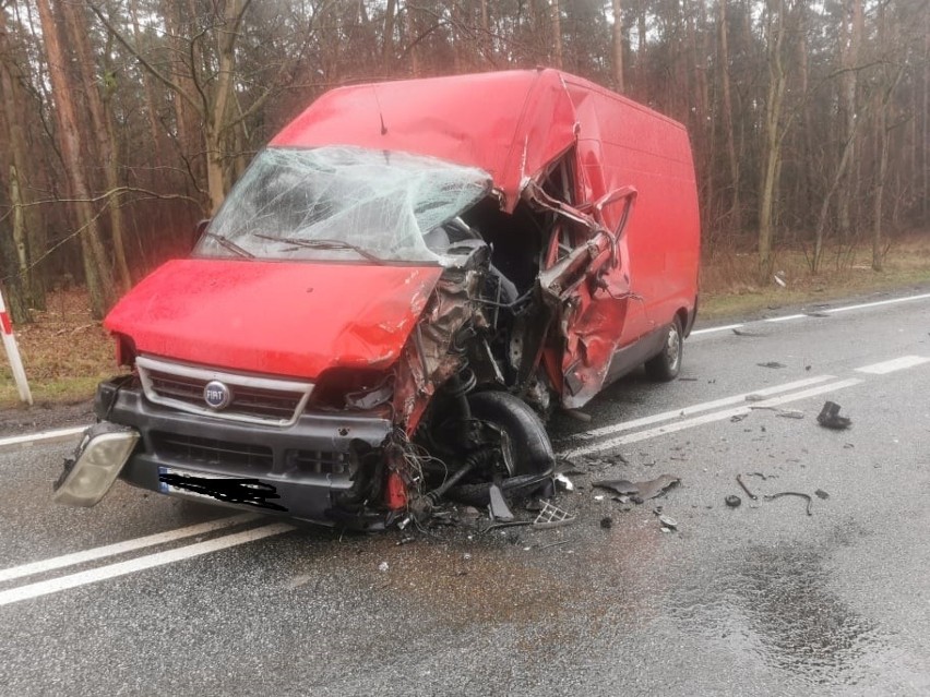 Wypadek na DK 62 pod Włocławkiem. Jedna osoba trafiła do szpitala [zdjęcia]