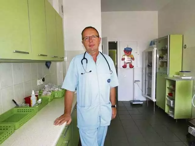 Tomasz Zwolenkiewicz z dumą prezentuje oddział pediatrii, który tworzy od 20 lat jako ordynator
