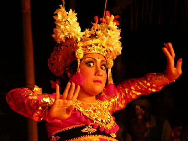 Kobiety tańczą na Bali
