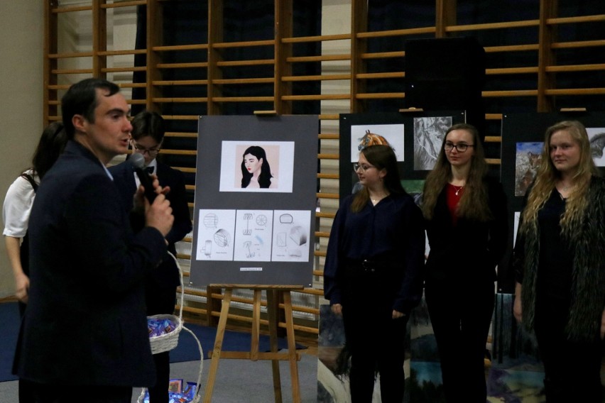 Dzień Talentów w II LO w Białymstoku. Uczniowie zaprezentowali swoje zdolności artystyczne (zdjęcia) 