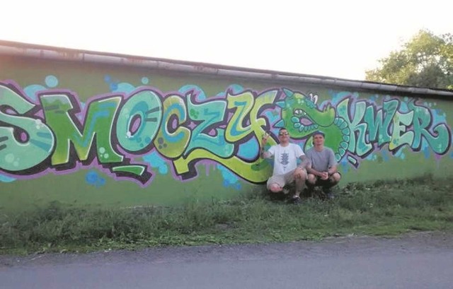 Graffiti nawiązuje do pobliskiego smoczego skweru w Zesławicach