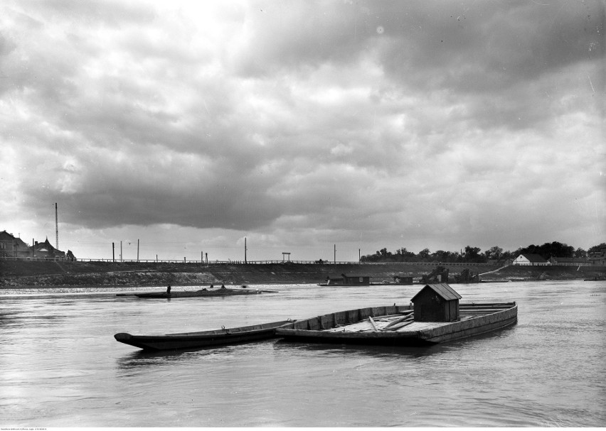 Jak zmieniła się rzeka Wisła i jej bulwary, zobacz niezwykłe zdjęcia z początku XX wieku [GALERIA]