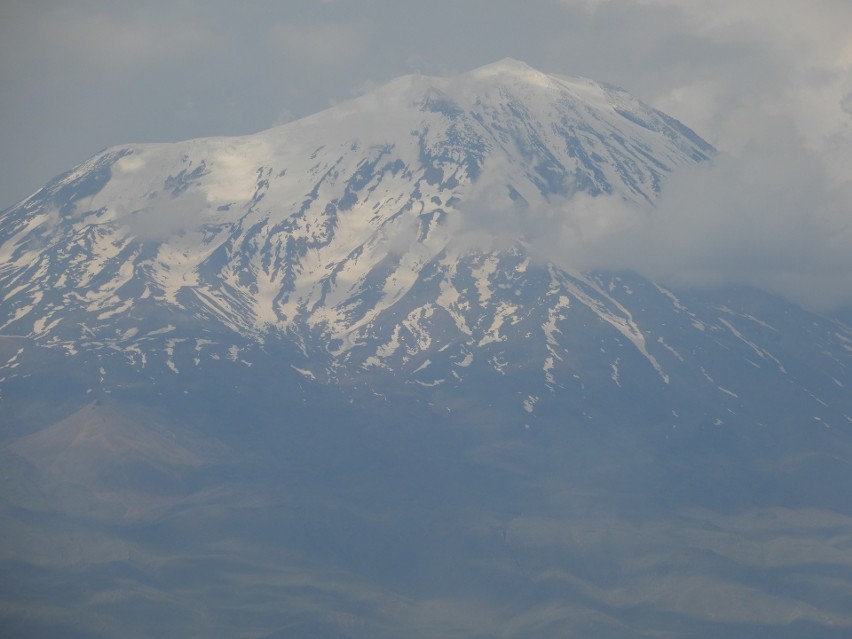 Grupa podróżników ze Słupska jako pierwsza w tym roku zdobyła Ararat - górę, na której ponoć spoczęła Arka Noego [ZDJĘCIA]