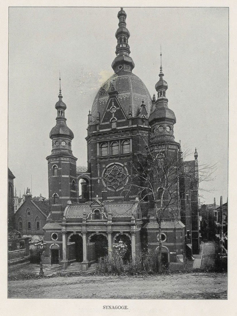 W 1898 roku dobudowano do synagogi łaźnię rytualną.