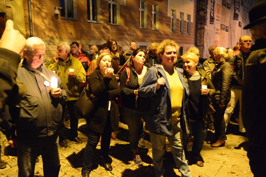 Suweren mówi NIE - protest przed sądem w Opolu