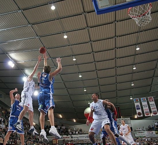 Czarni pokonali Anwil!